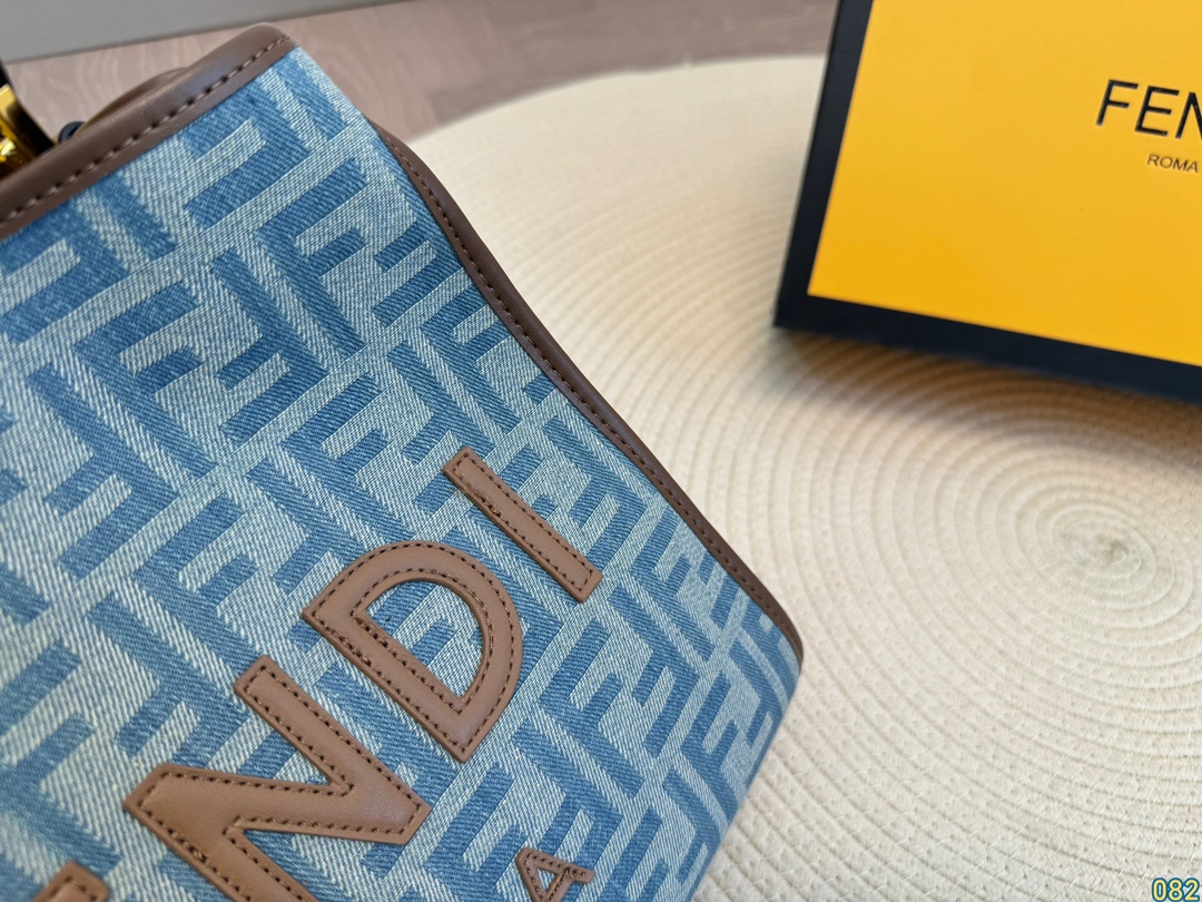 Fen new arrival tote bag size: 29 * 25 cm