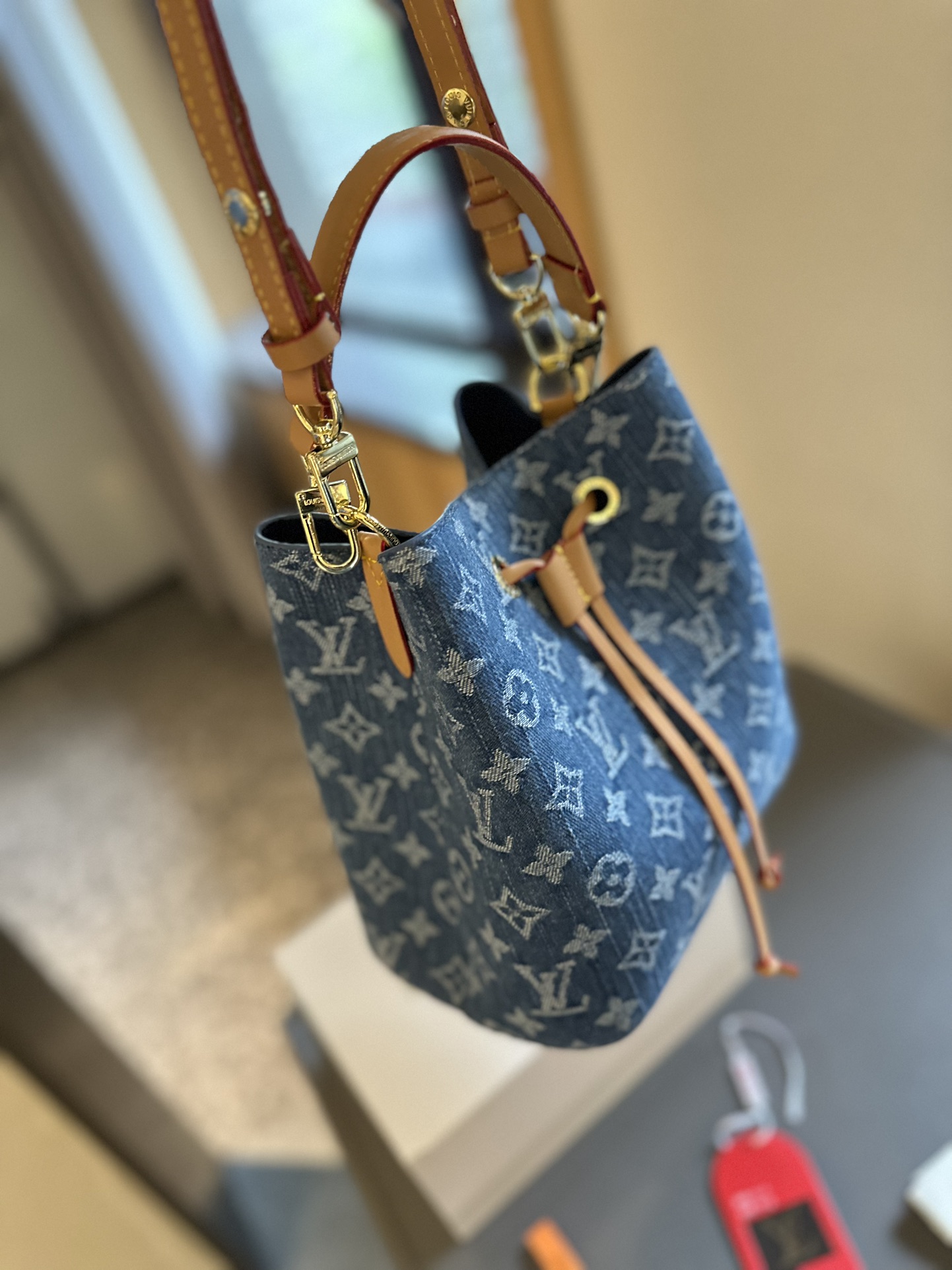 Louis new arrival NEONOE M44022  bag size: 20 cm