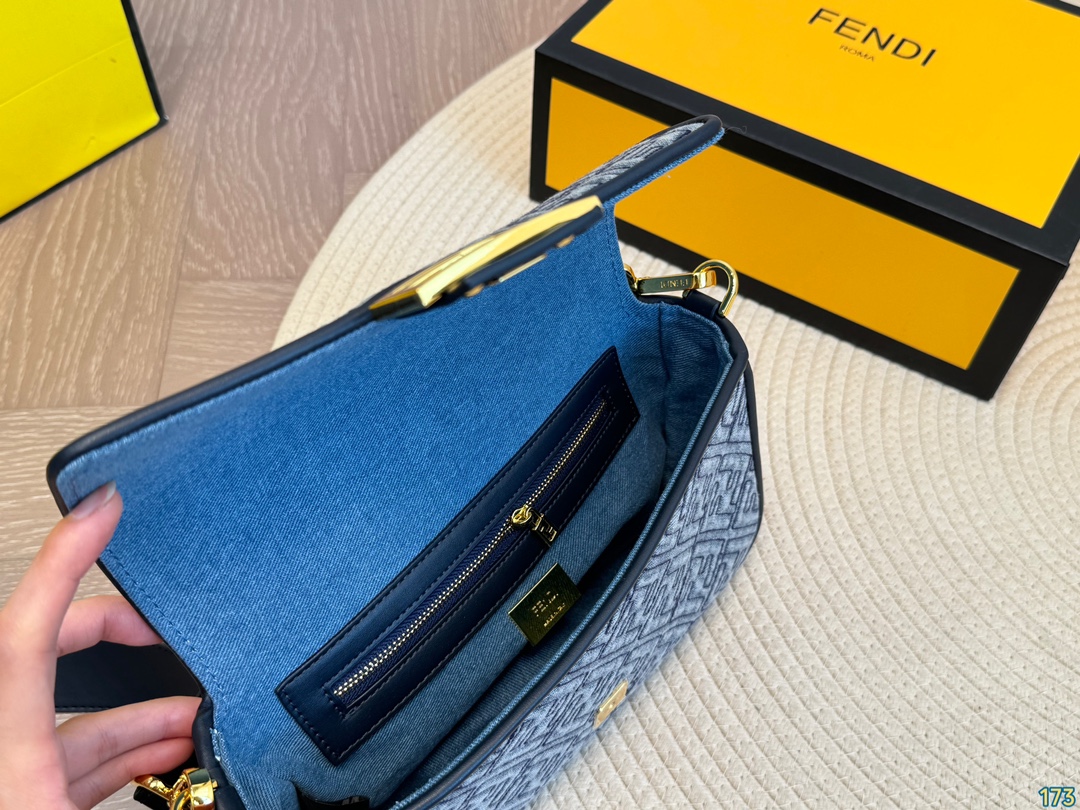 Fen new arrival bag size: 25 * 14 cm