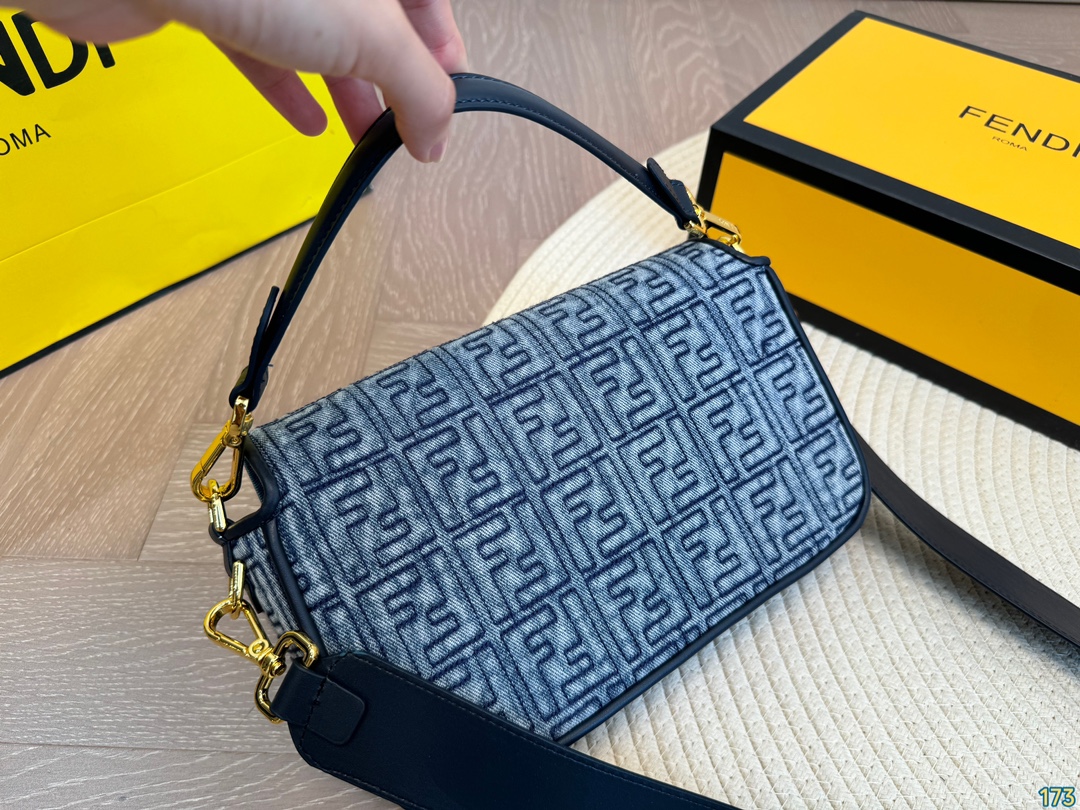 Fen new arrival bag size: 25 * 14 cm