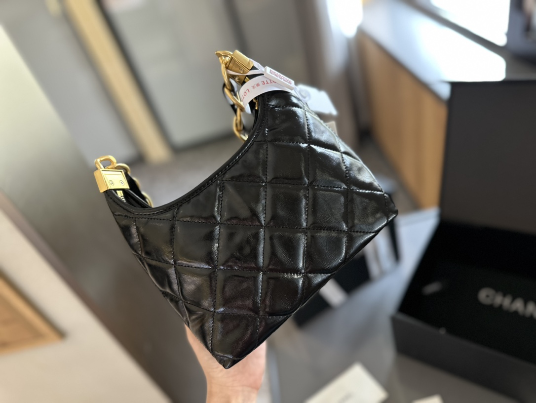 Cc new arrival 24 hobo bag size: 22cm