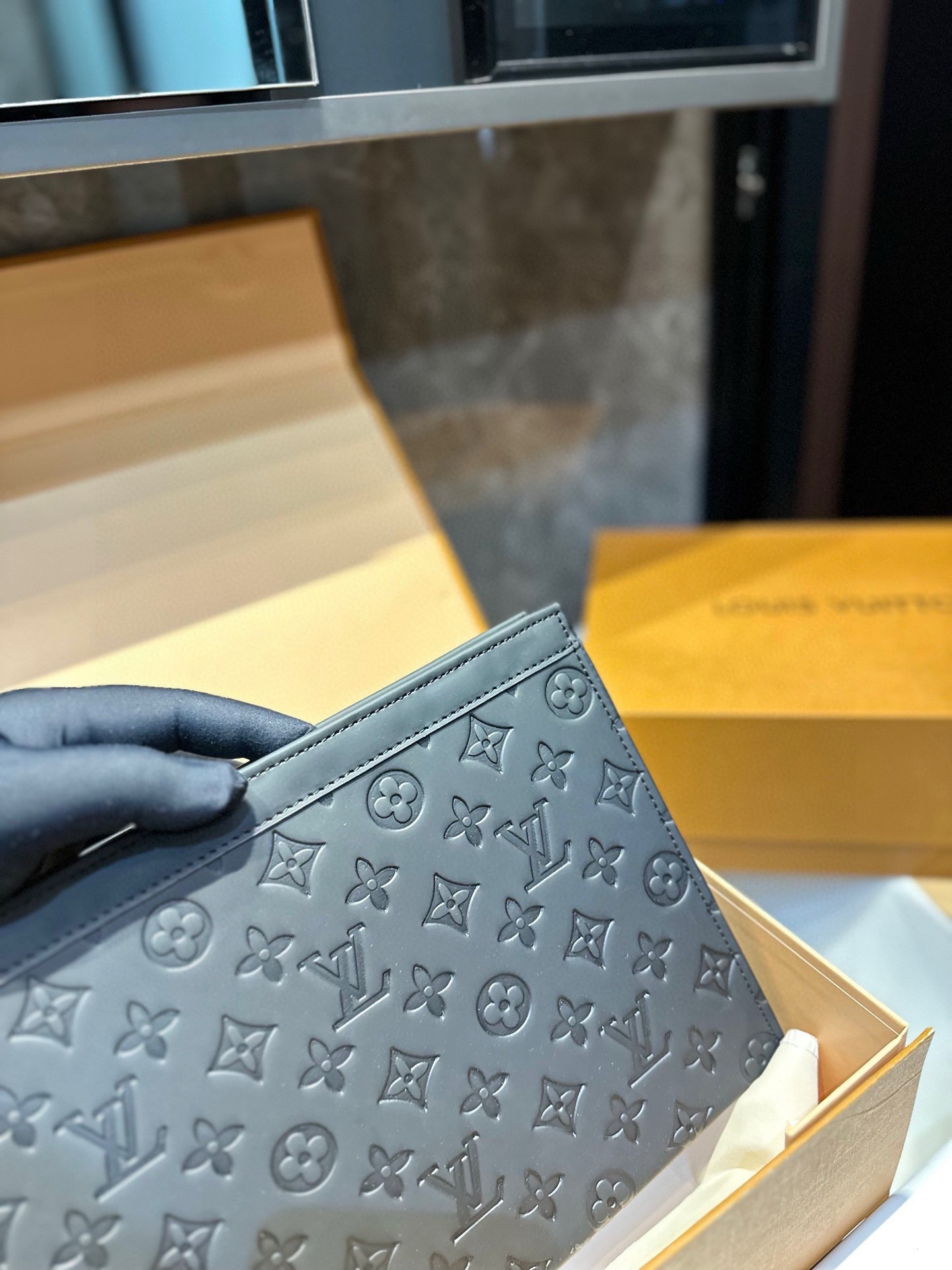 Louis new arrival handbag size: 26 cm