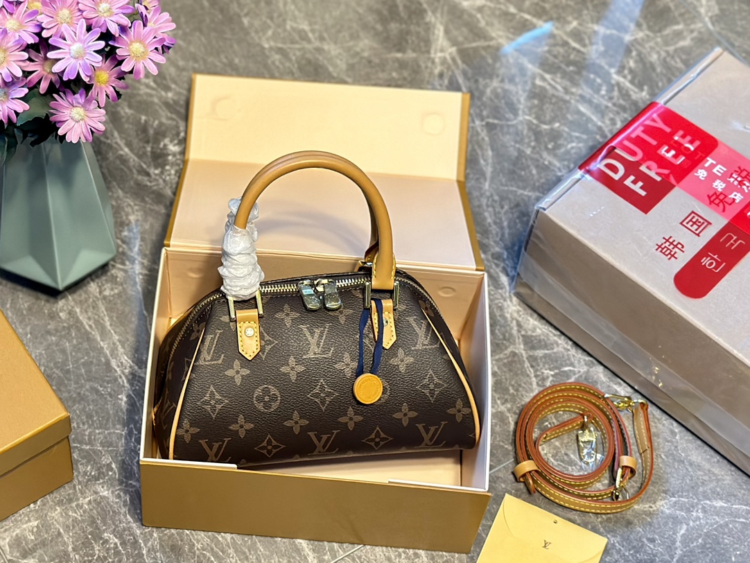 Louis new arrival size：23 * 13 cm