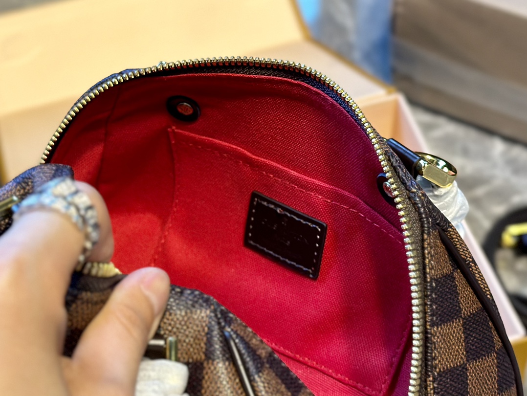 Louis new arrival size：23 * 13 cm