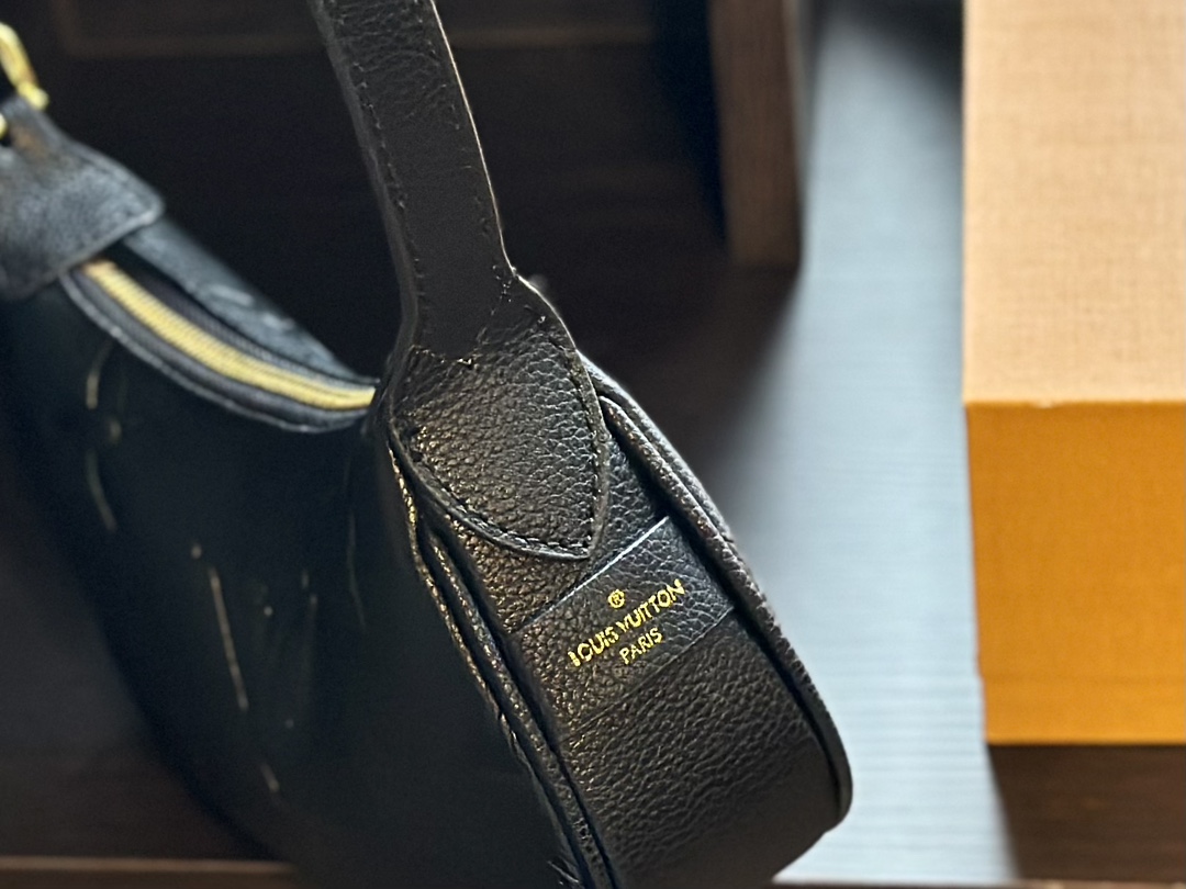 Louis new arrival hobo bag size: 21 * 11cm