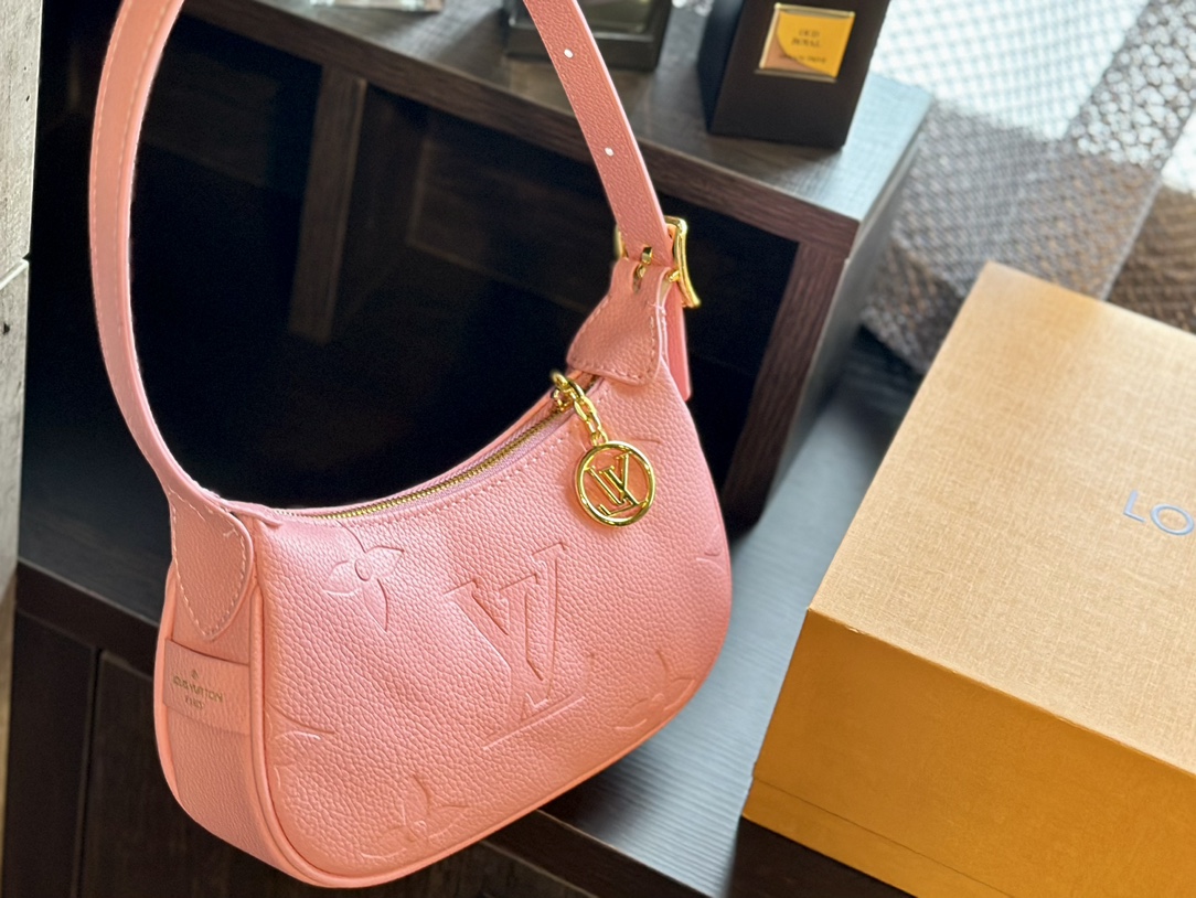 Louis new arrival hobo bag size: 21 * 11cm