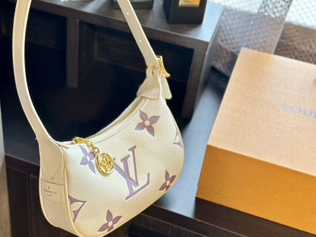 Louis new arrival hobo bag size: 21 * 11cm