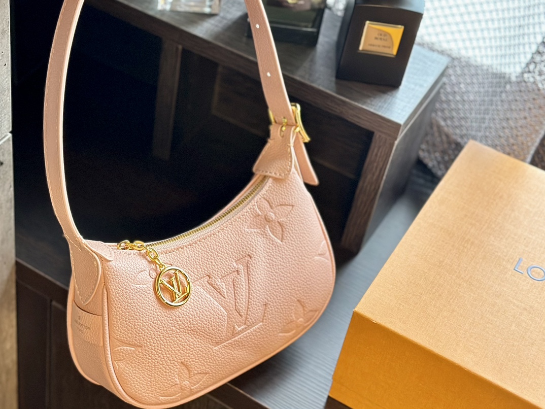 Louis new arrival hobo bag size: 21 * 11cm