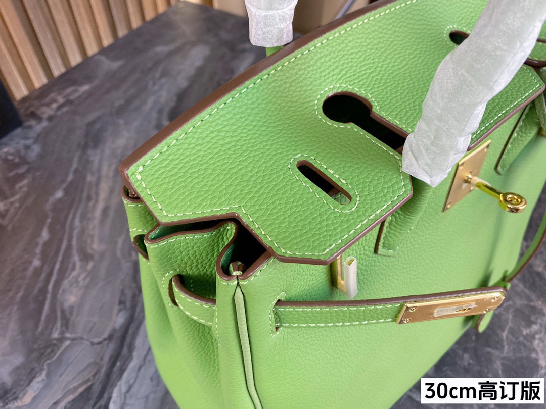 Her birkin new arrival bag green