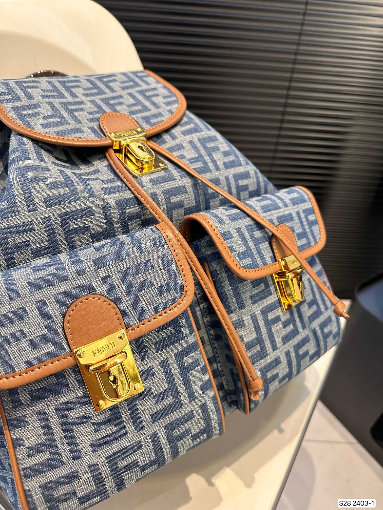 Fen new arrival backpack bag size： 32 * 36  cm