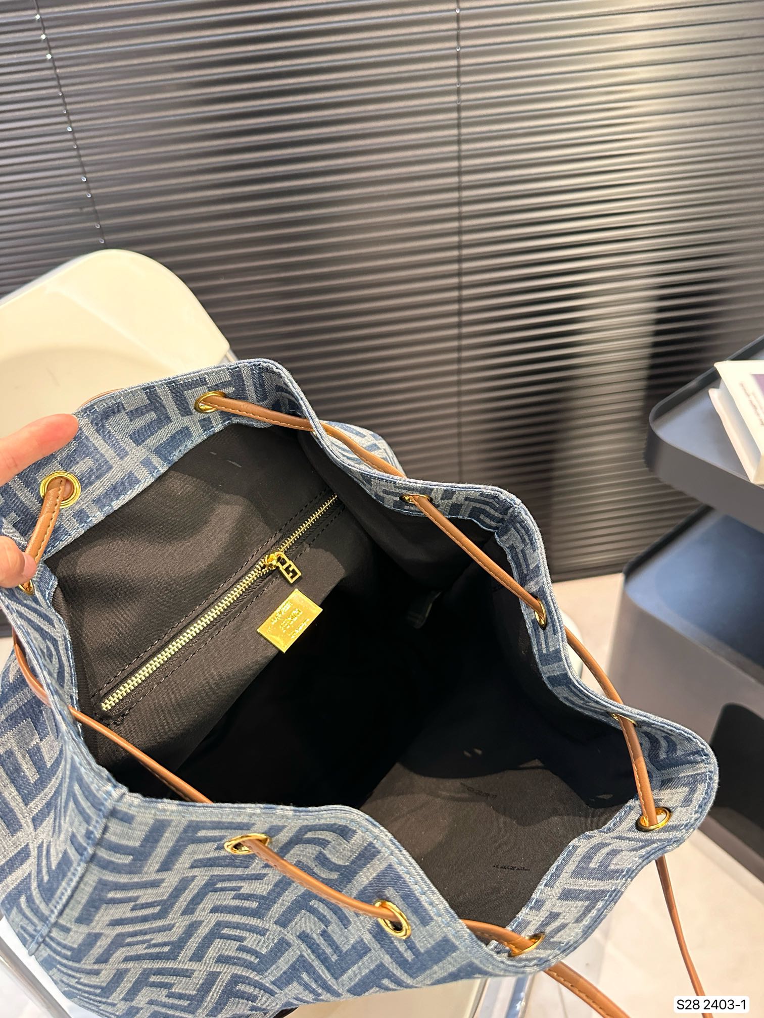 Fen new arrival backpack bag size： 32 * 36  cm