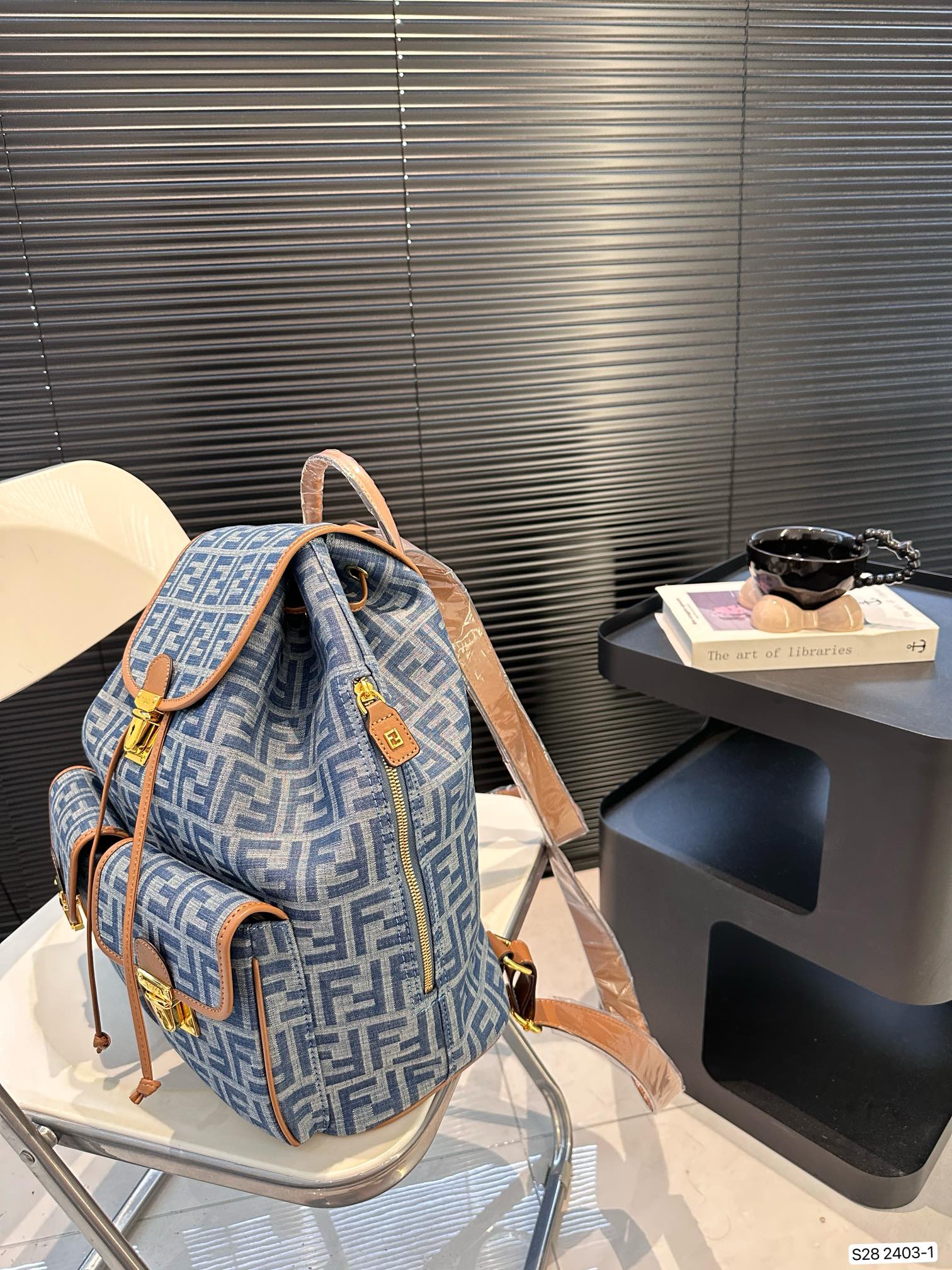 Fen new arrival backpack bag size： 32 * 36  cm