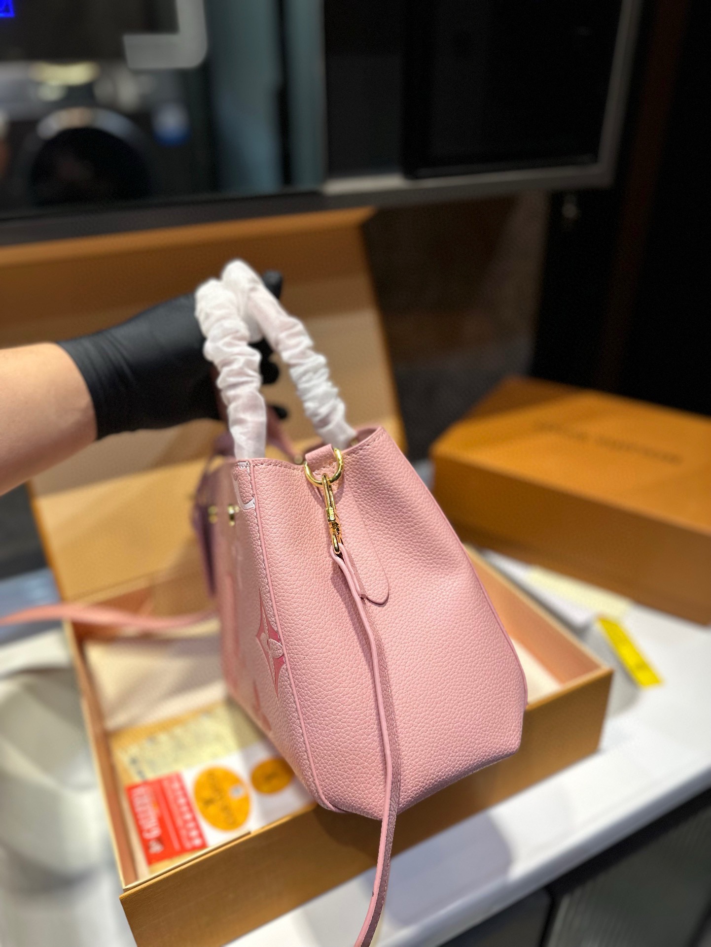 Louis 2024 new arrival Montaigne bag size: 28 * 20 cm