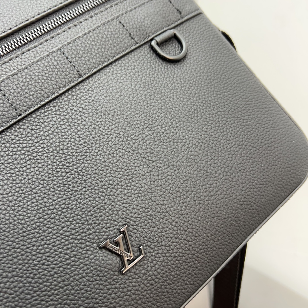 Louis new arrival men and women bag size: 22 x 29cm