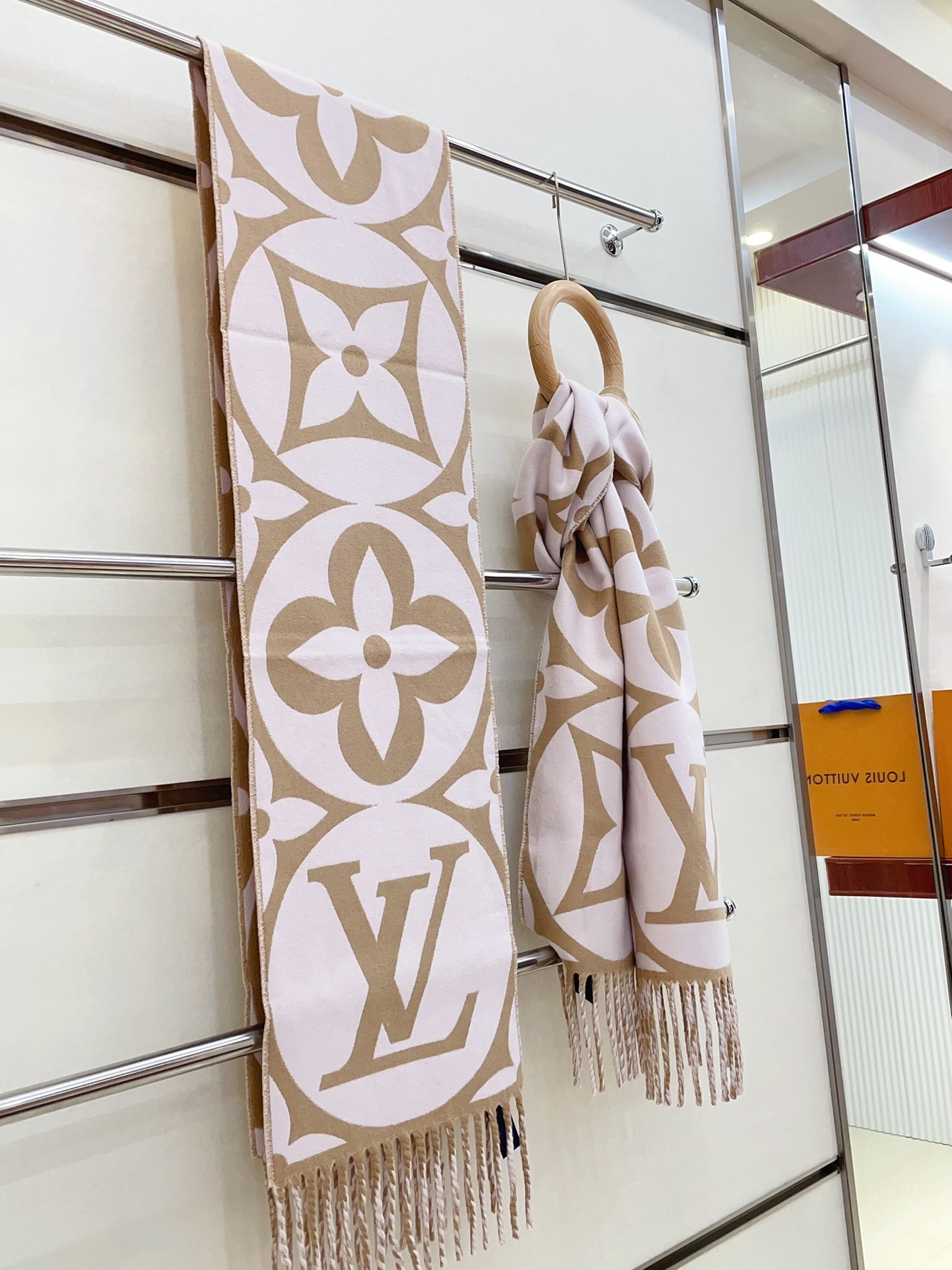 Louis new arrival scarf size: 200*30 cm 024