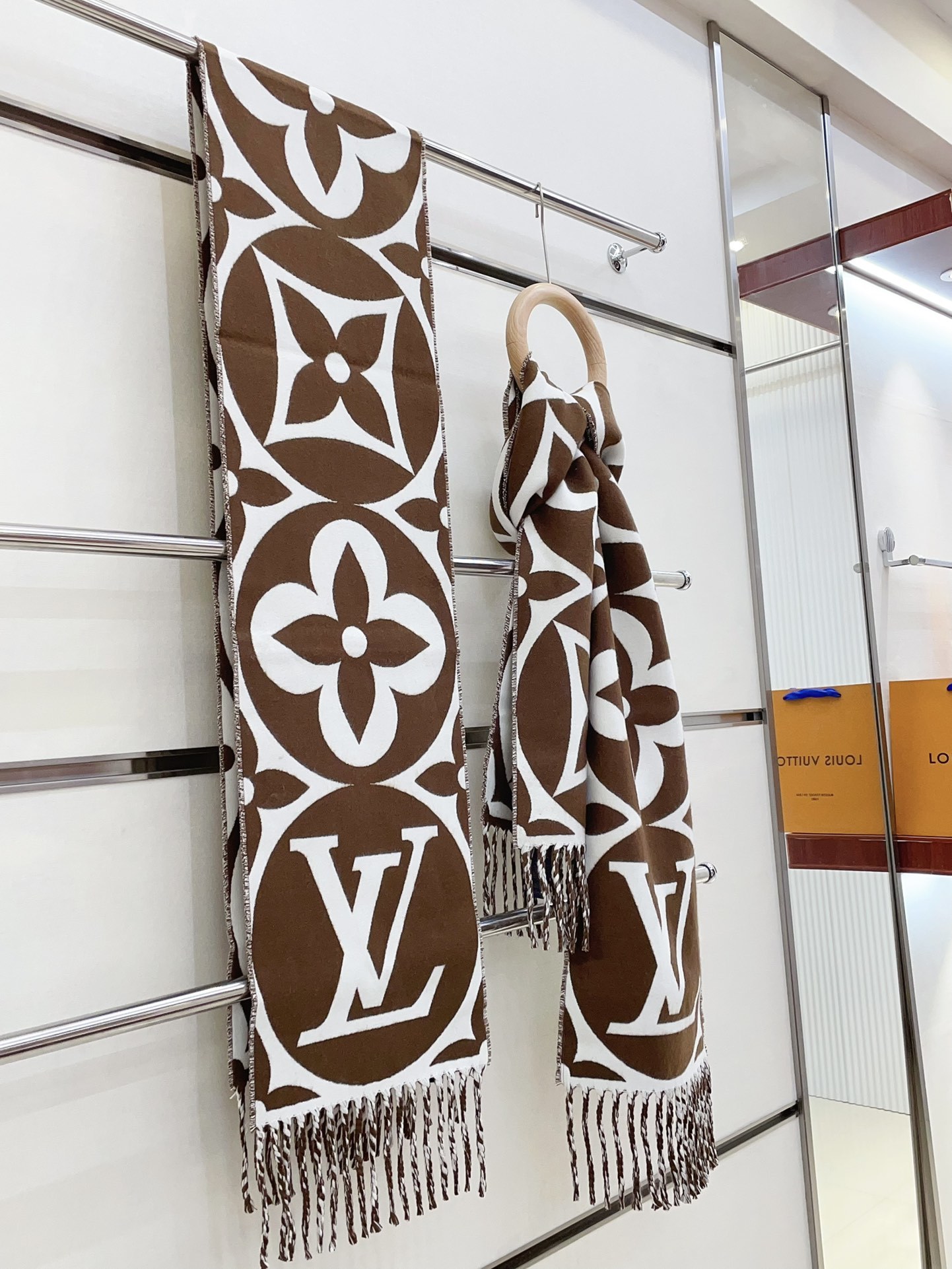 Louis new arrival scarf size: 200*30 cm 024