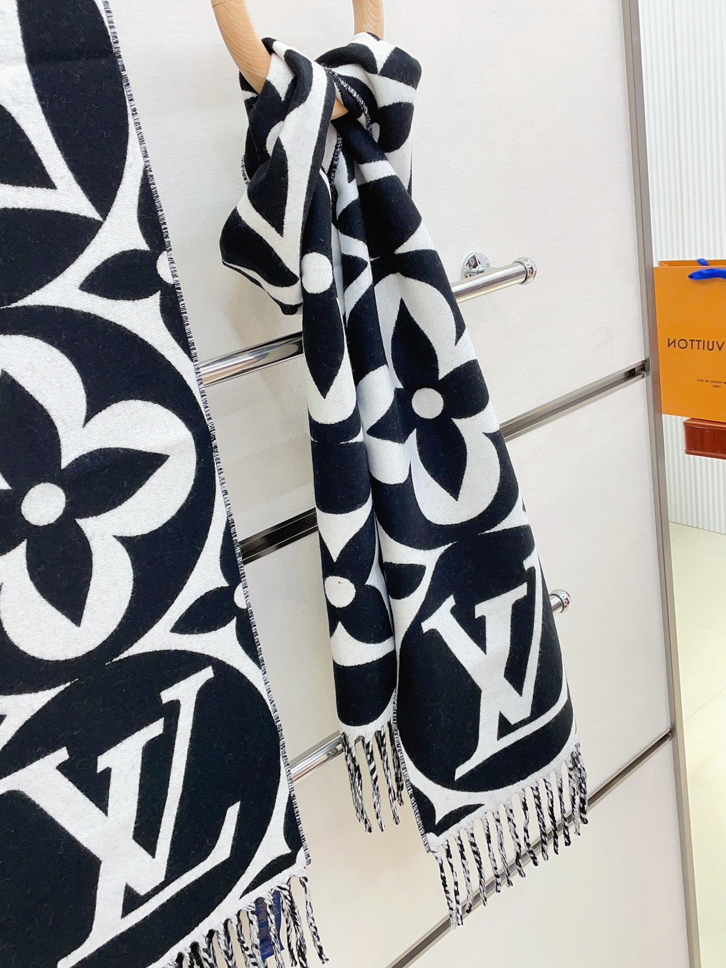 Louis new arrival scarf size: 200*30 cm 024