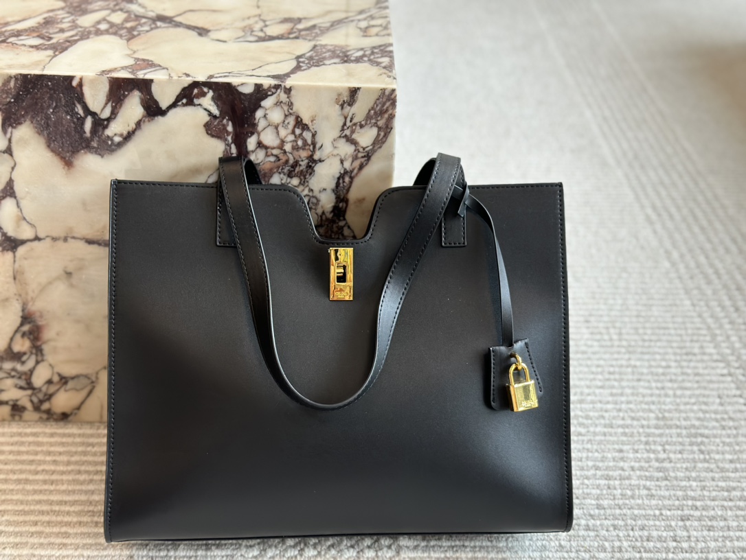 Ce new arrival 2025 tote bag size: 37*29 cm