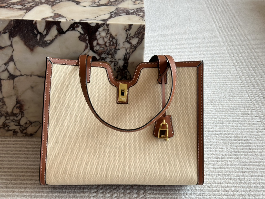 Ce new arrival 2025 tote bag size: 37*29 cm