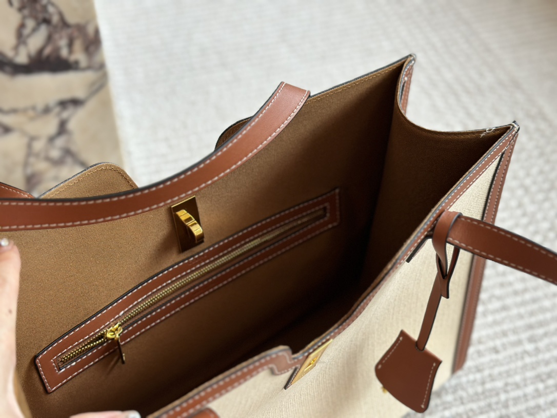 Ce new arrival 2025 tote bag size: 37*29 cm