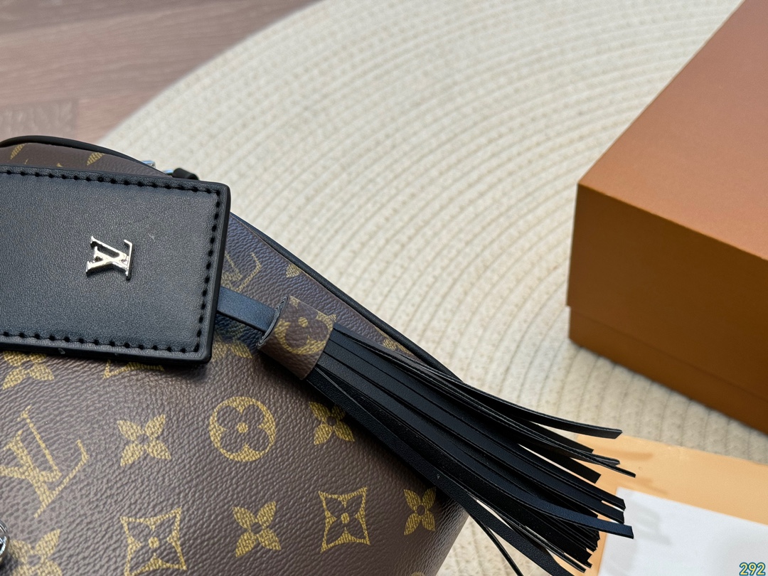 Louis new arrival speedy bag size: 30 * 21 cm