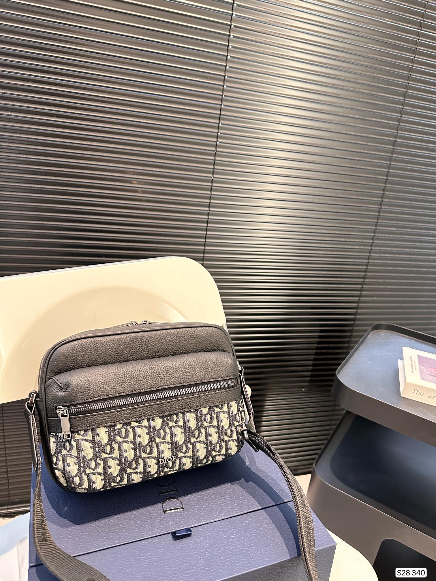 D new arrival camera bag size;24 * 17 cm