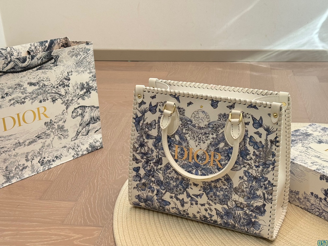 D new arrival tote bag size: 32 * 28 cm