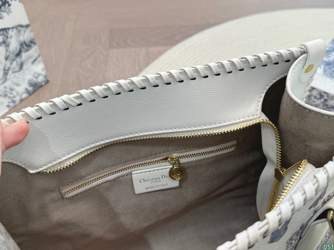 D new arrival tote bag size: 32 * 28 cm