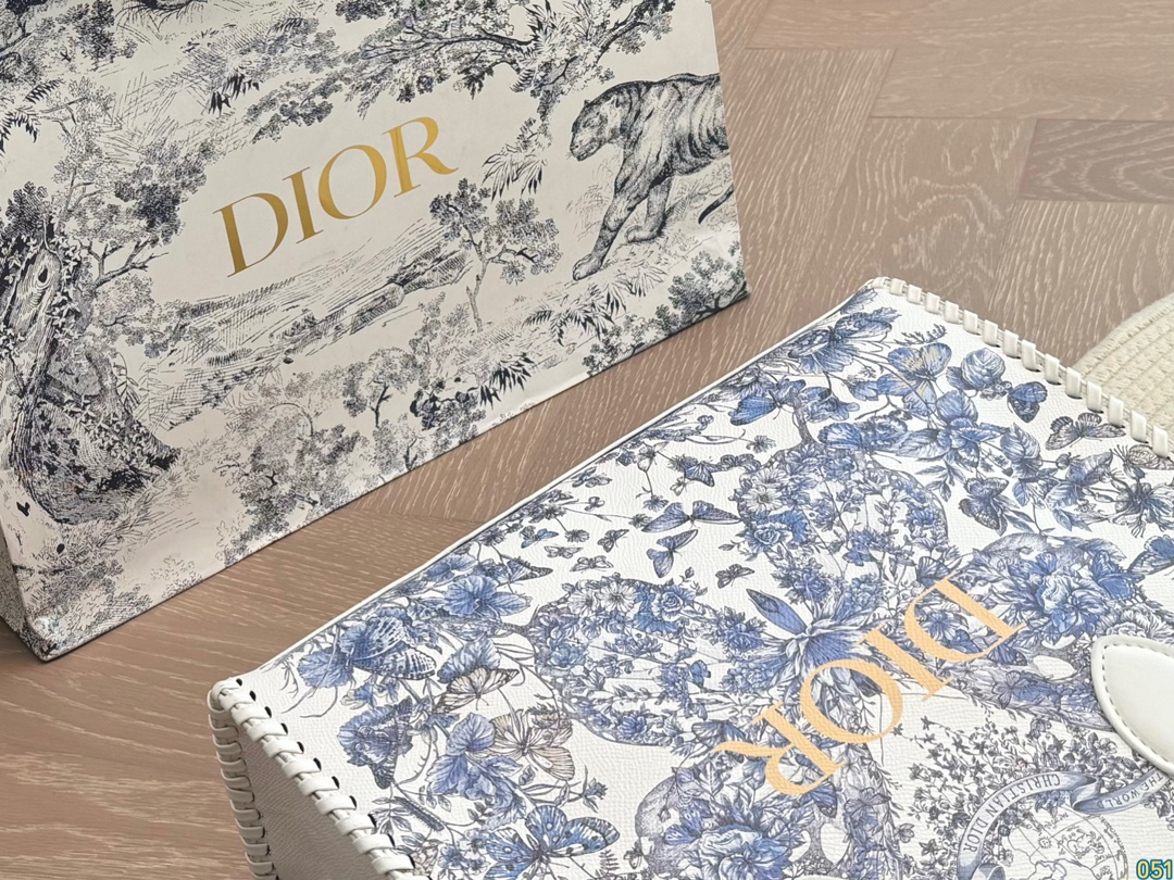 D new arrival tote bag size: 32 * 28 cm