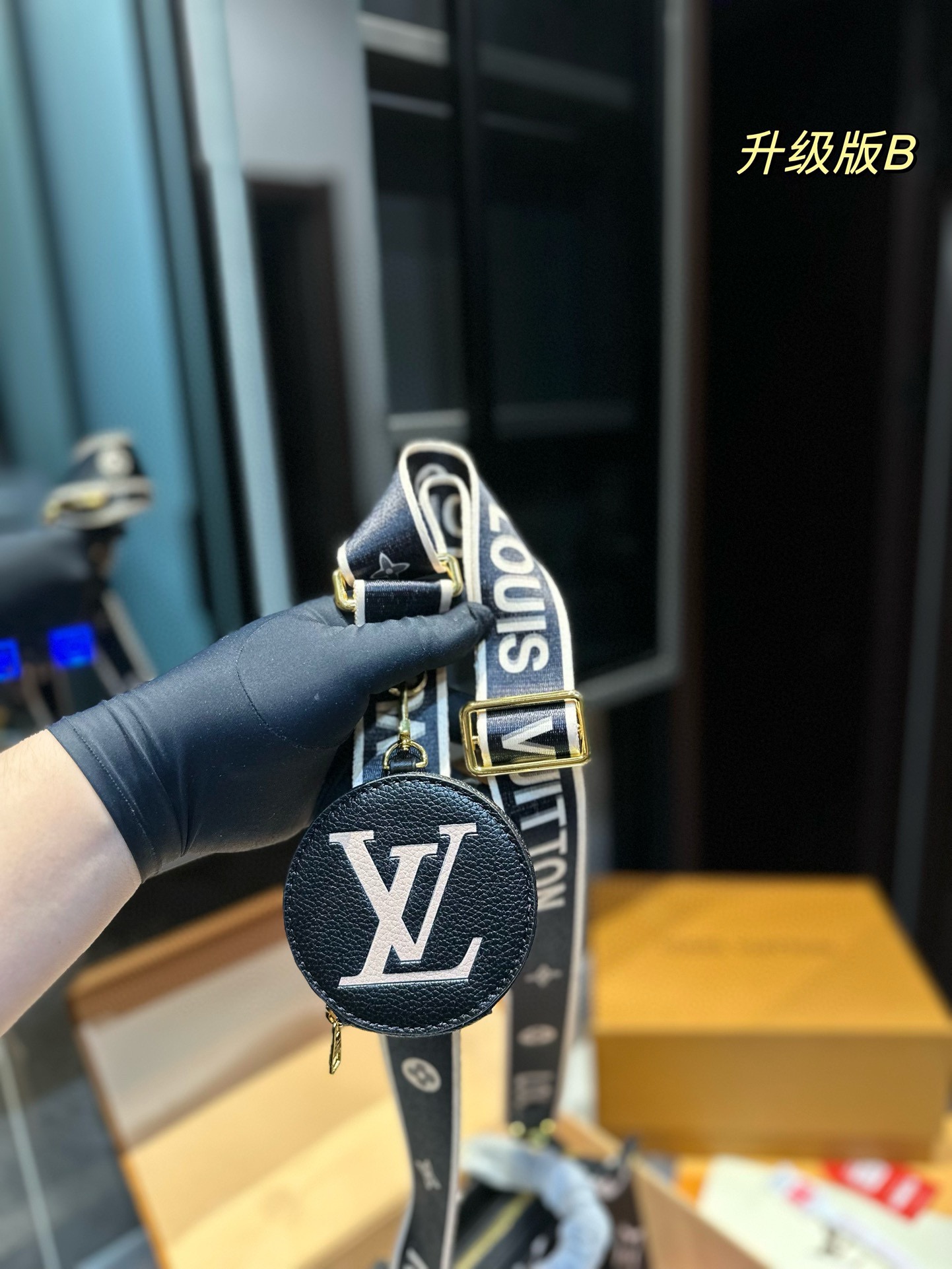 Louis new arrival Onthego East West bag size: 25.14cm