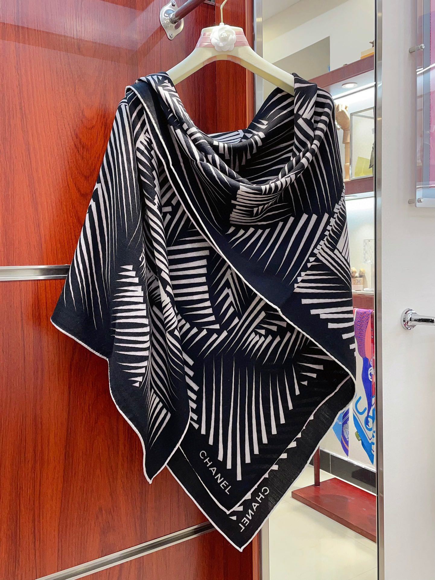 CC Scarf 140*140cm 0041