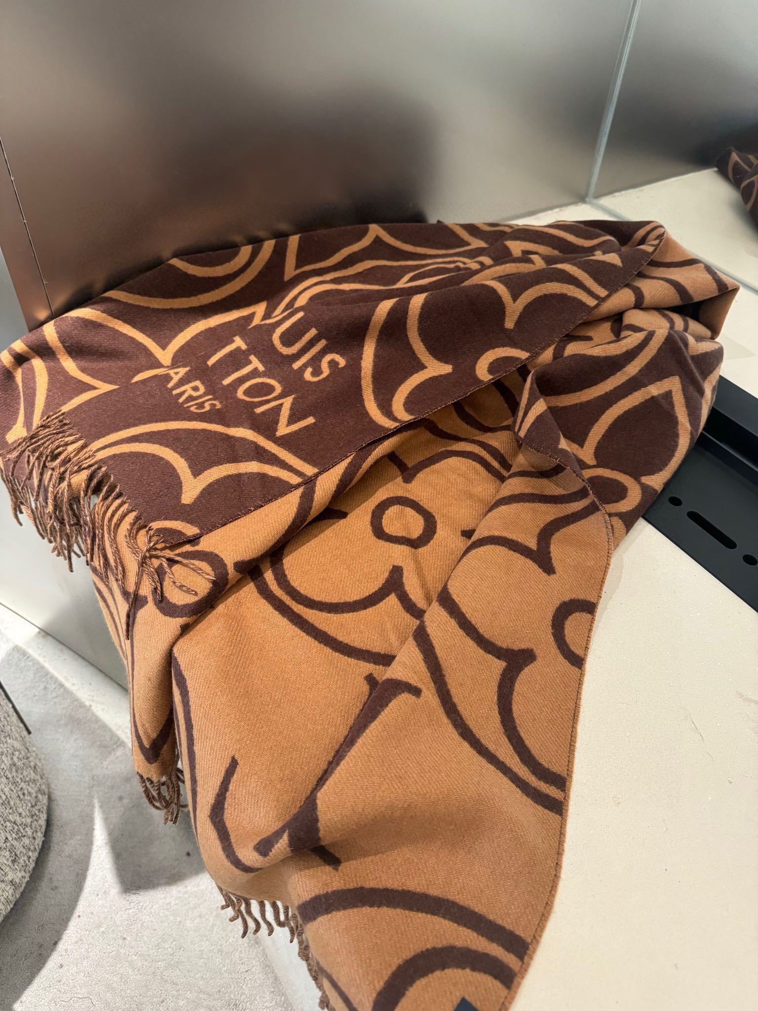 Louis new arrival scarf size: 200*70 cm 025