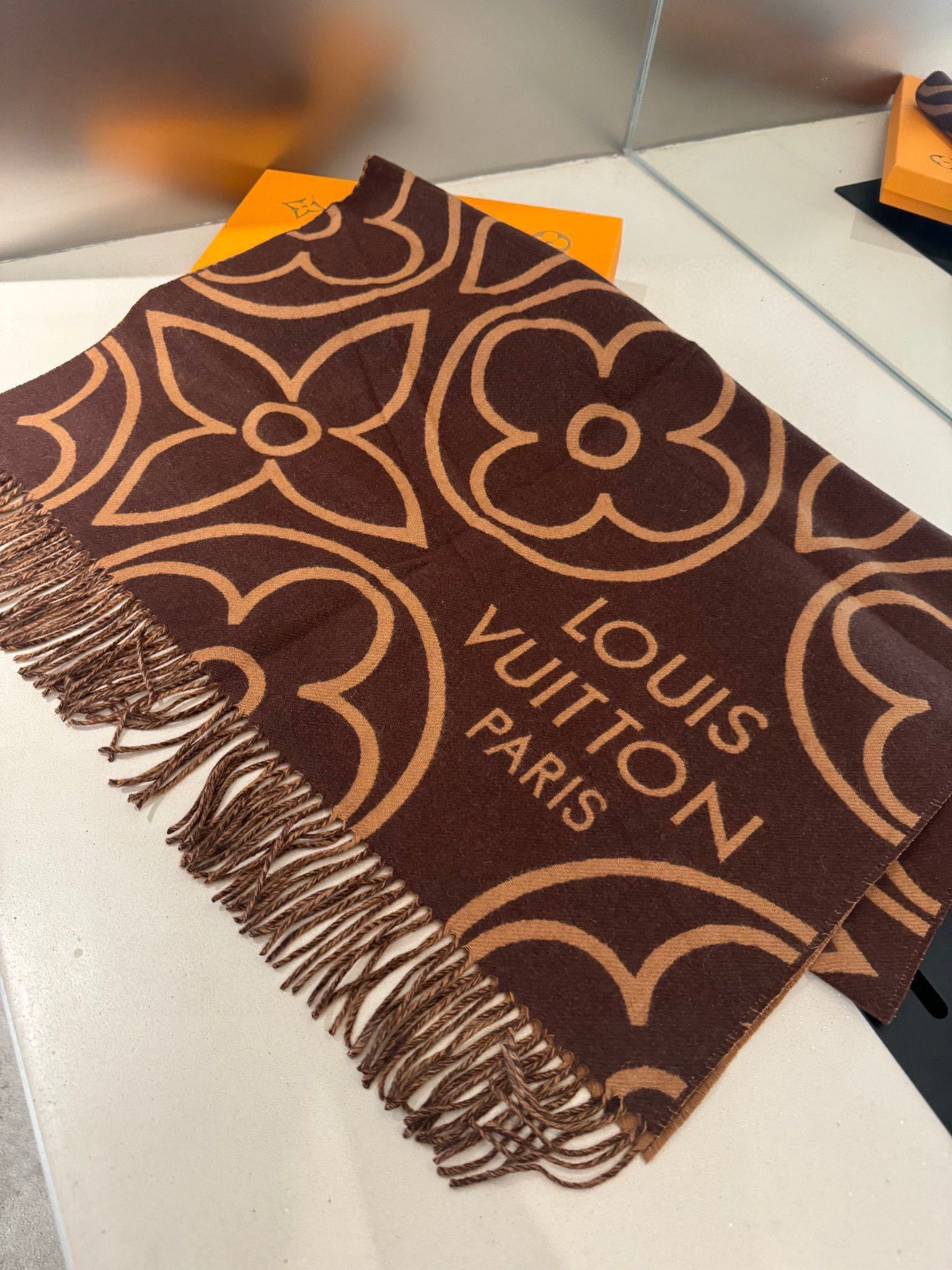 Louis new arrival scarf size: 200*70 cm 025