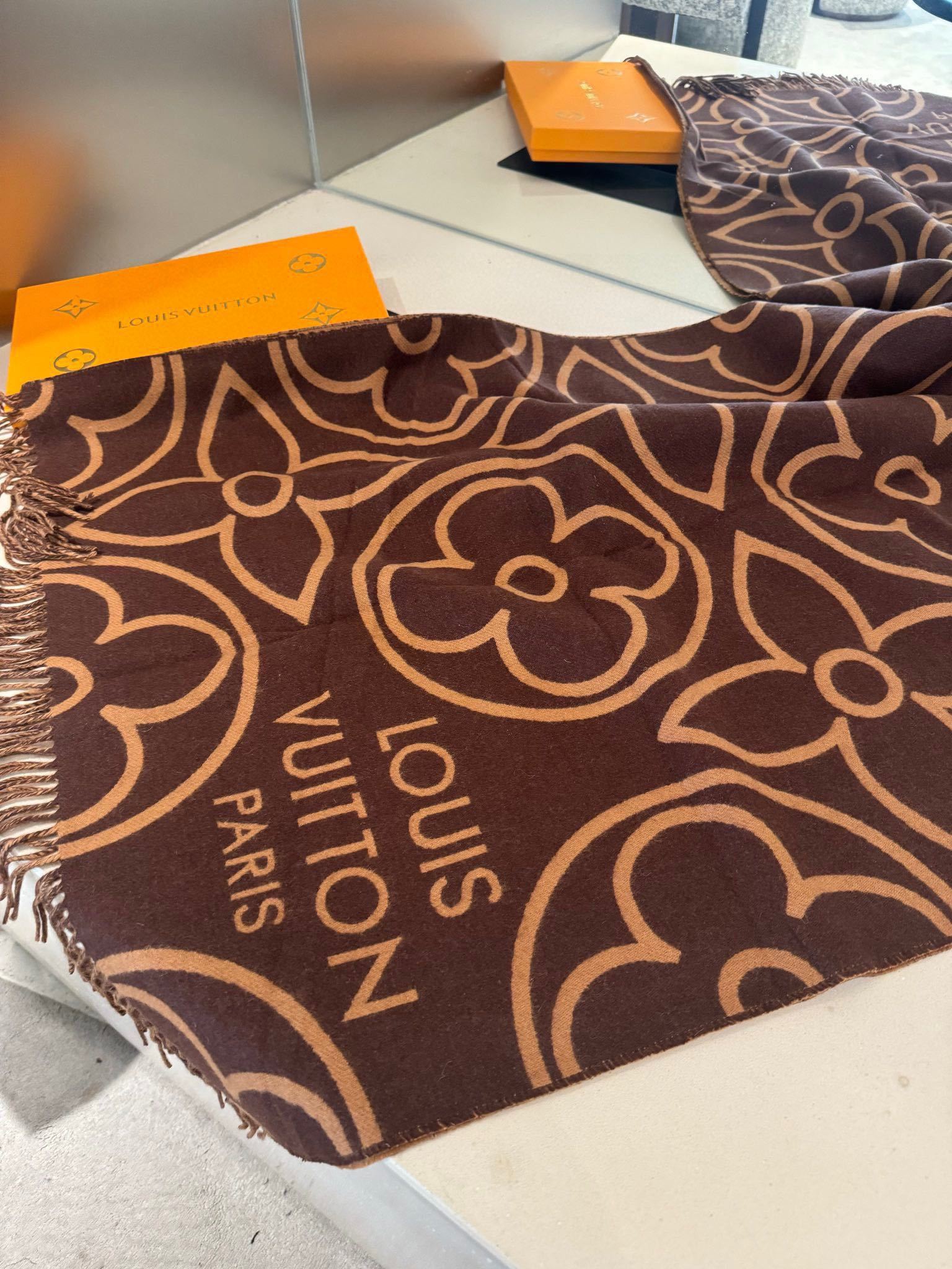 Louis new arrival scarf size: 200*70 cm 025