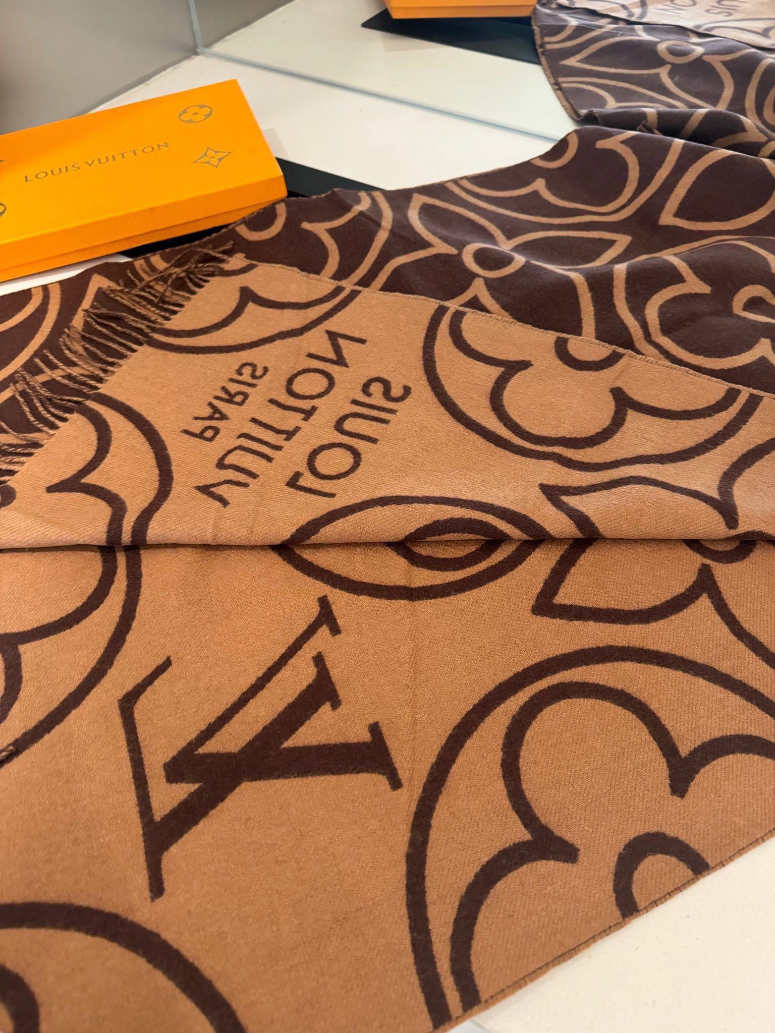 Louis new arrival scarf size: 200*70 cm 025