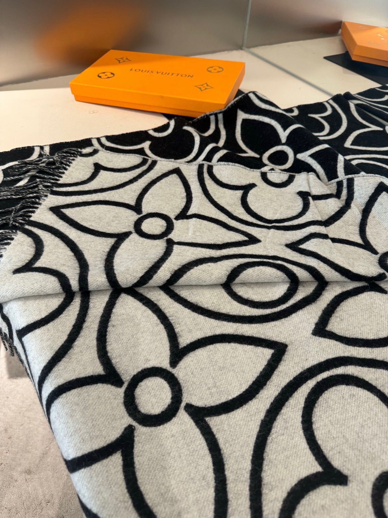 Louis new arrival scarf size: 200*70 cm 025