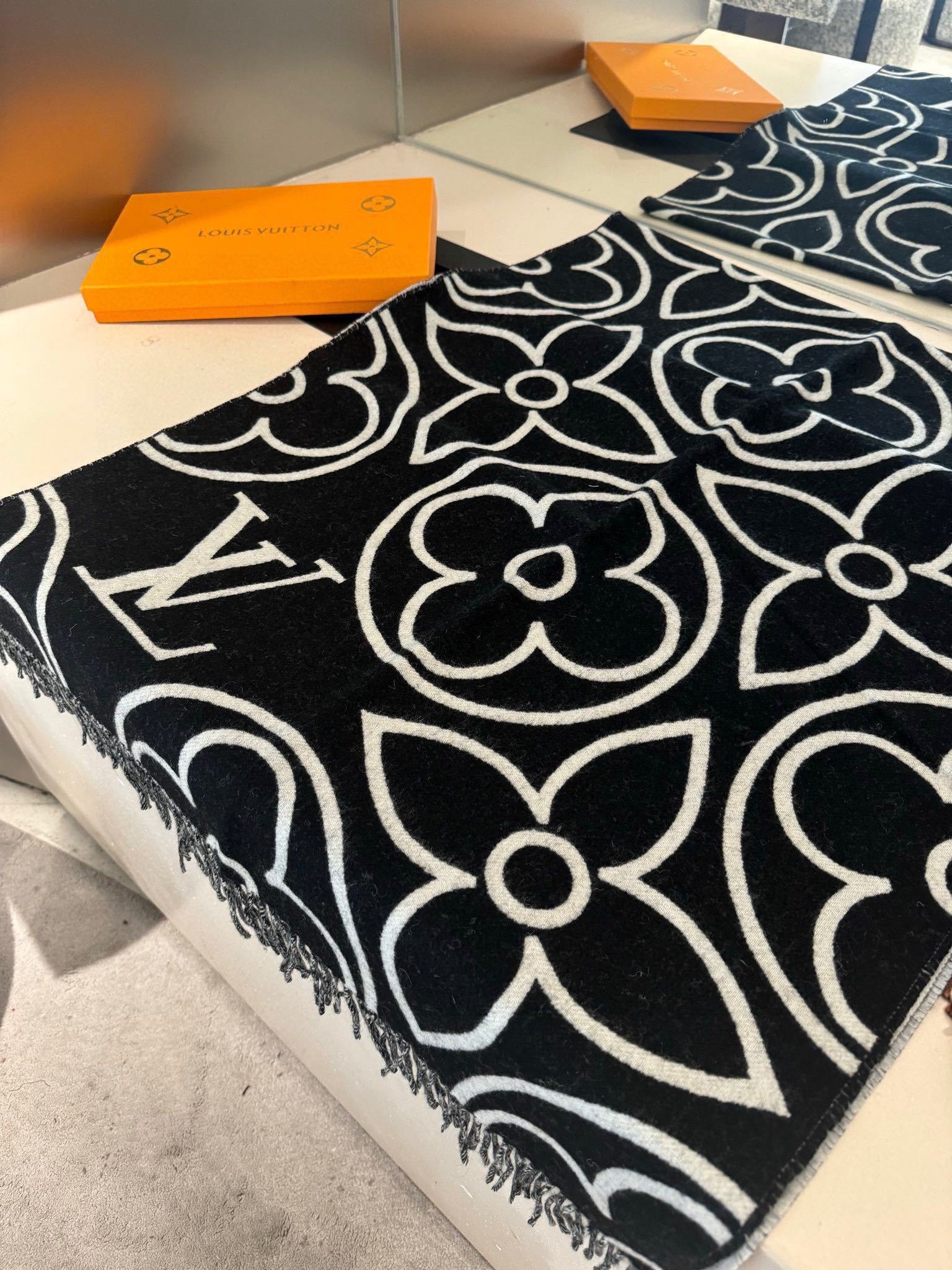 Louis new arrival scarf size: 200*70 cm 025