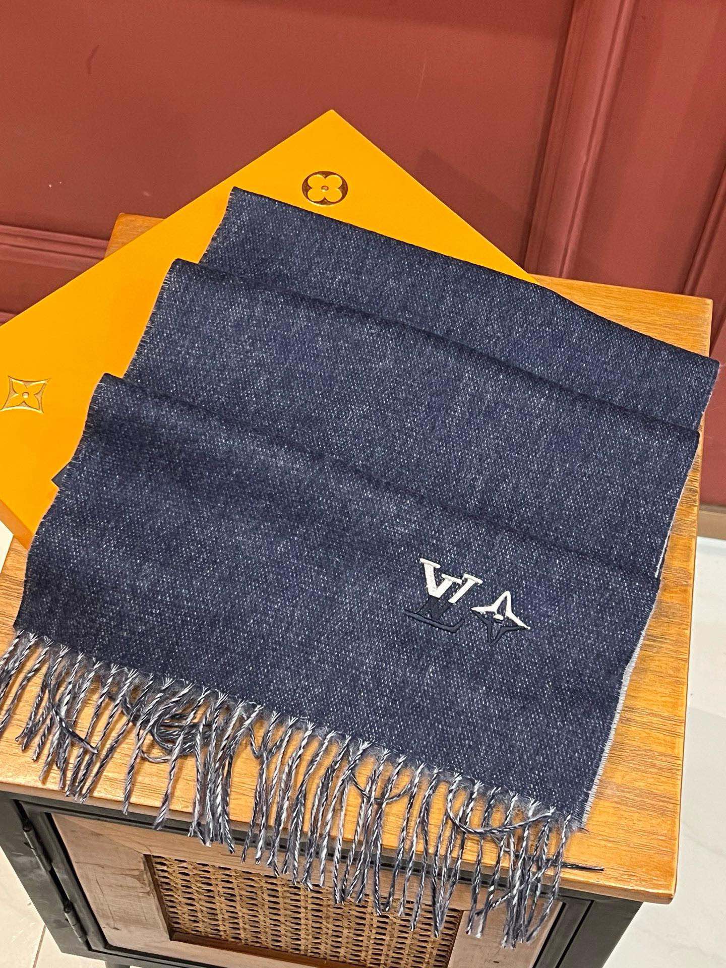 Louis new arrival scarf size: 180*35 cm 006