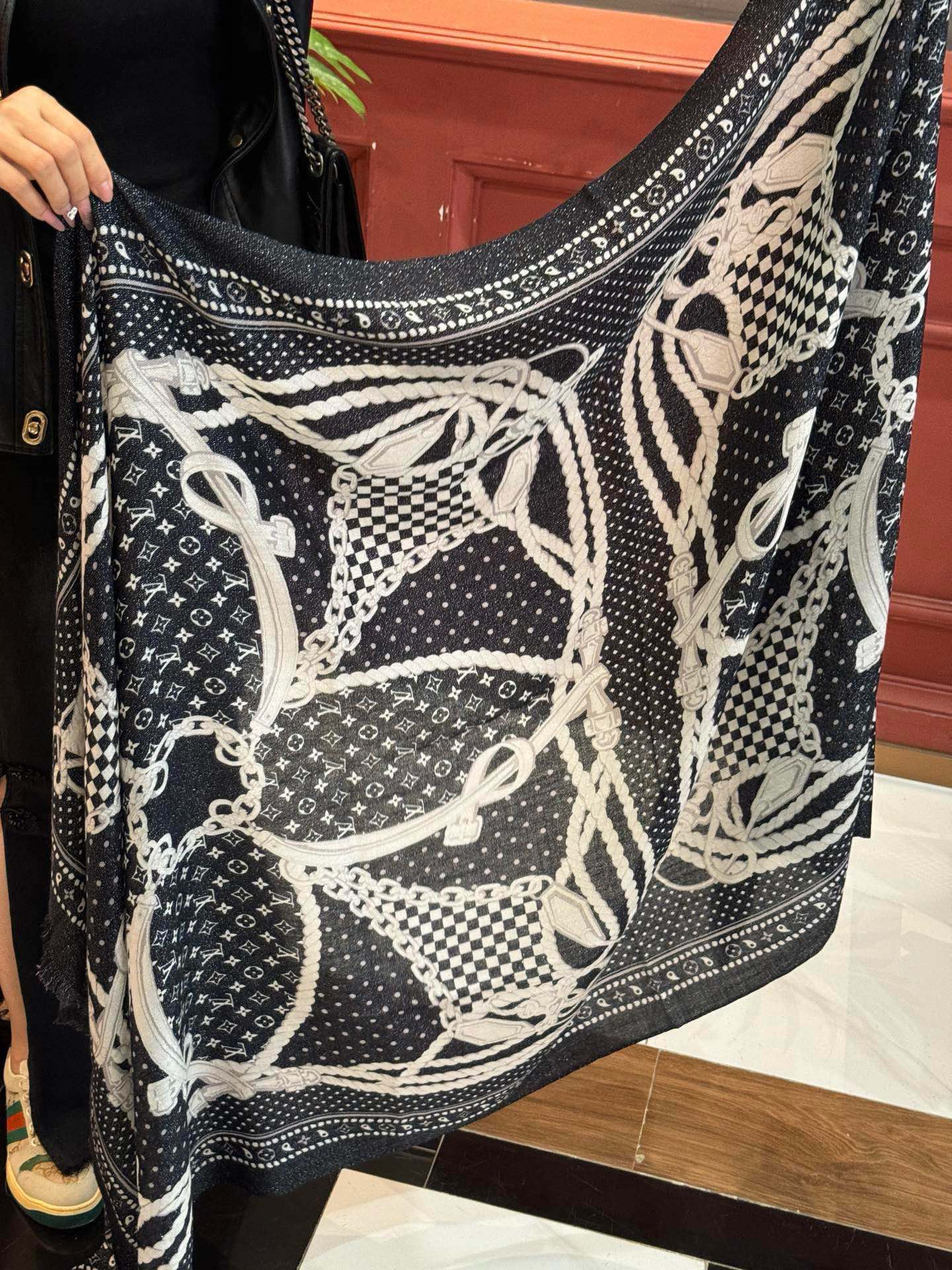 Louis new arrival scarf size: 100*200 cm 002