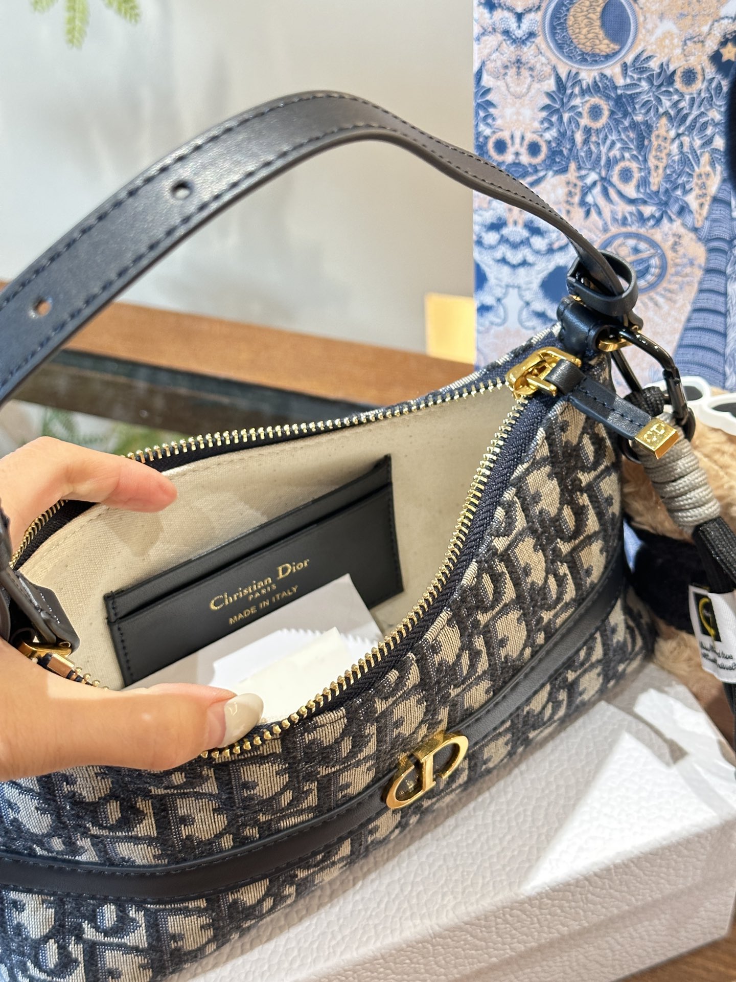 D 2025 new arrilval hobo bag size: 23 cm