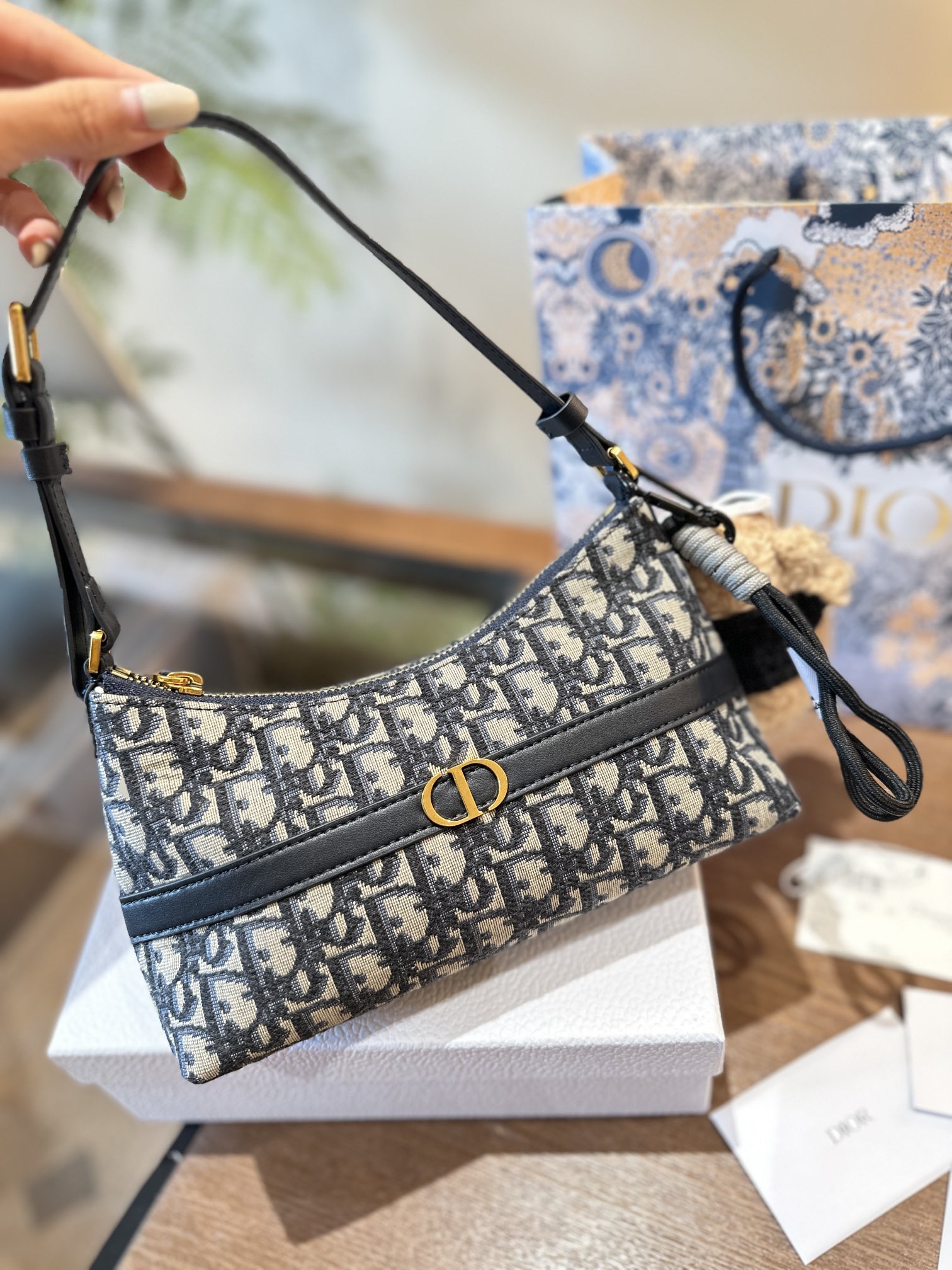 D 2025 new arrilval hobo bag size: 23 cm