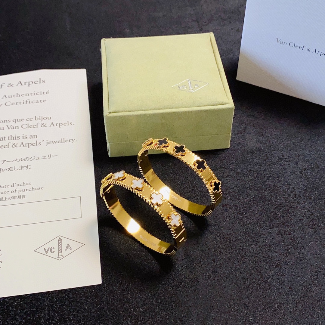 Van Classic Arrival bracelet