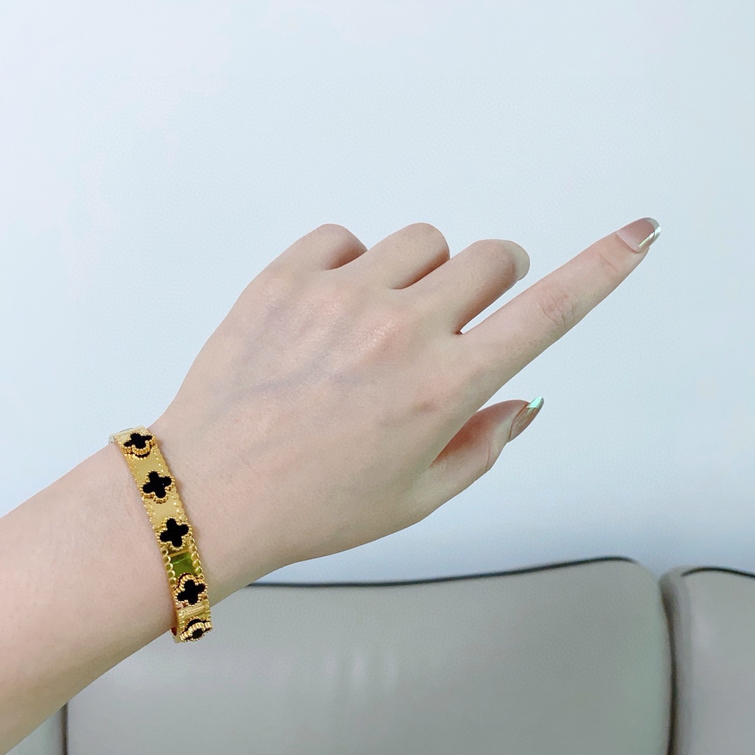 Van Classic Arrival bracelet