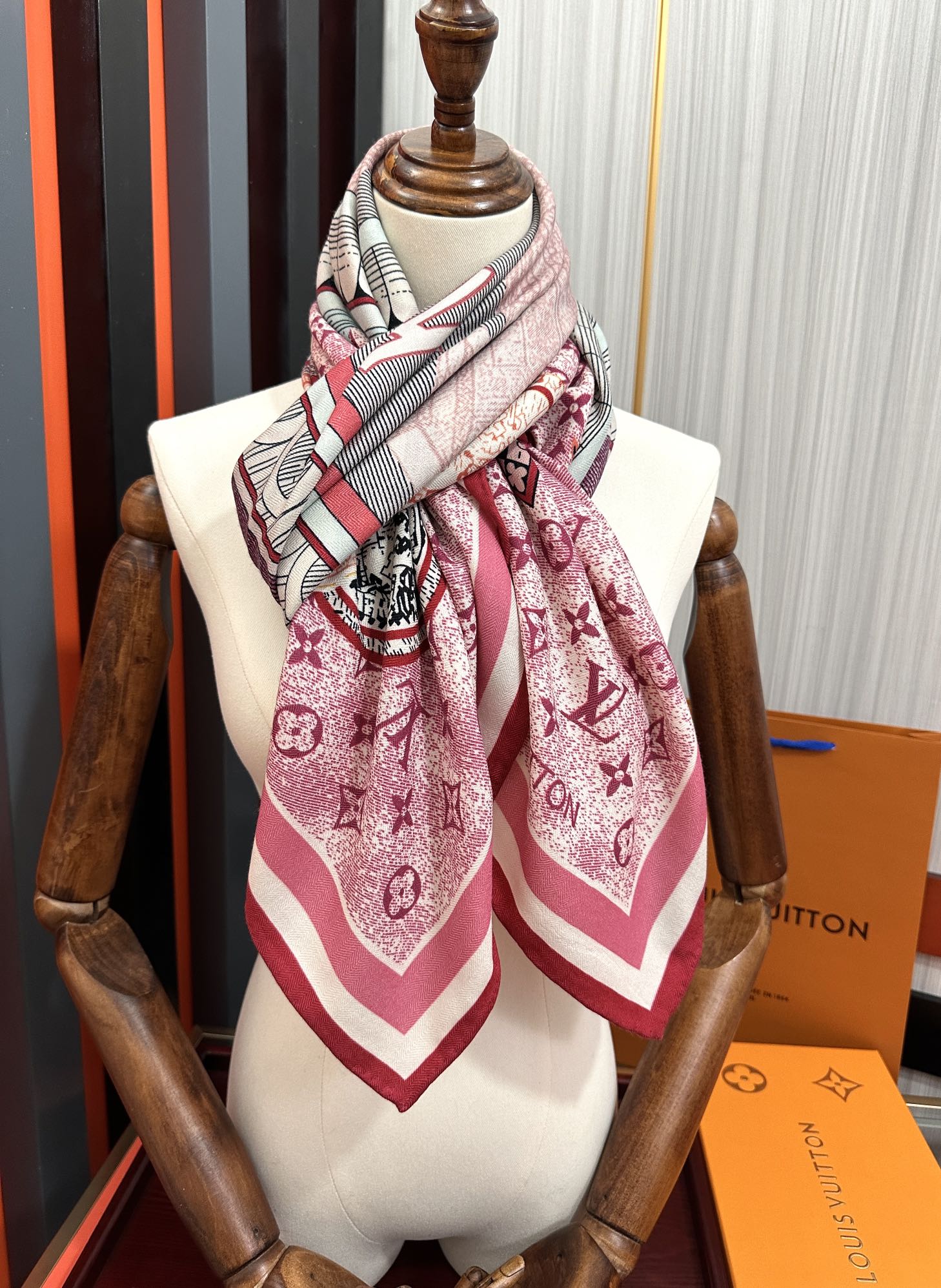 Louis new arrival silk scarf 140*140 cm