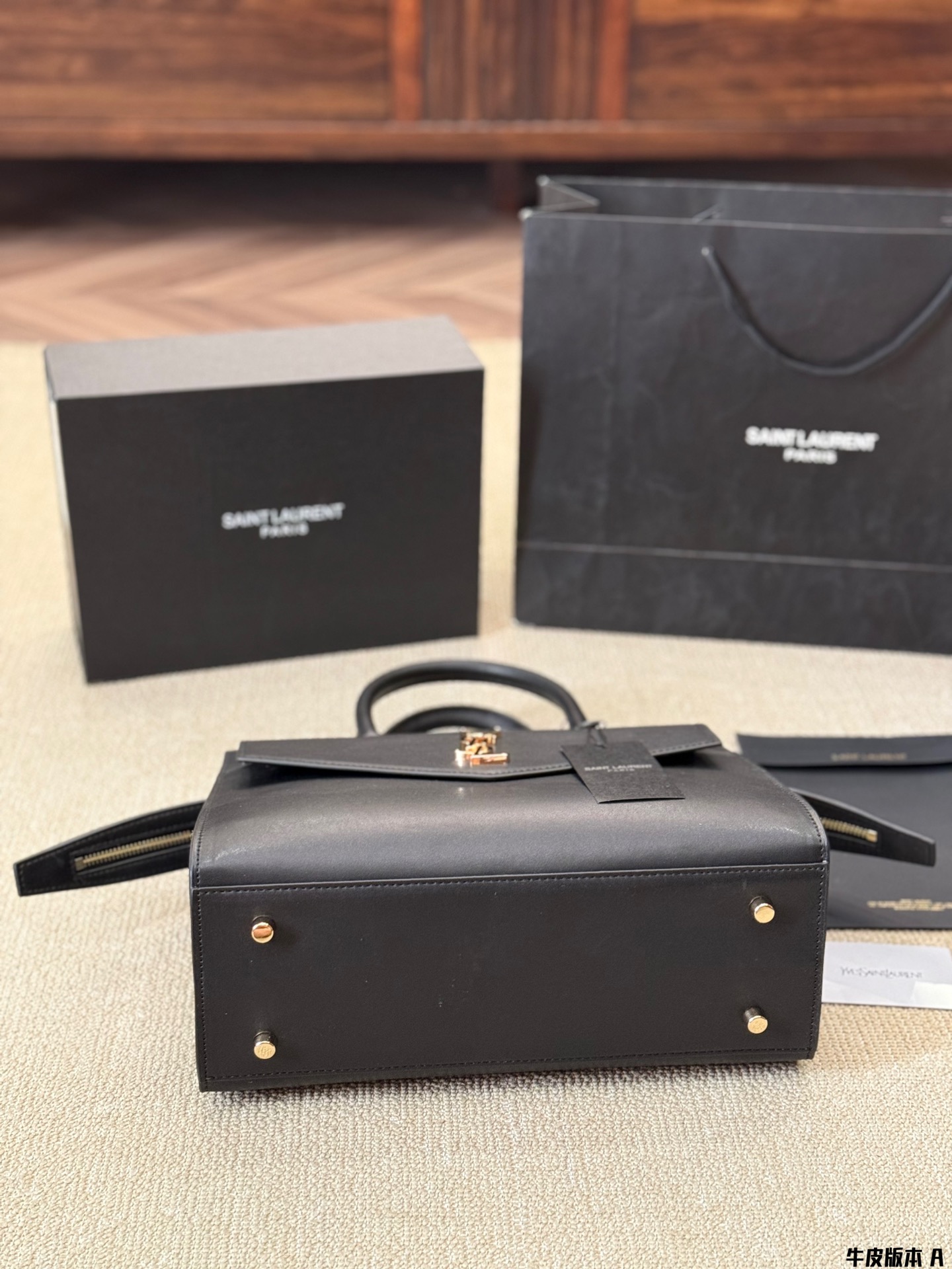 Y new arrival Uptown tote bag size: 30*25 cm