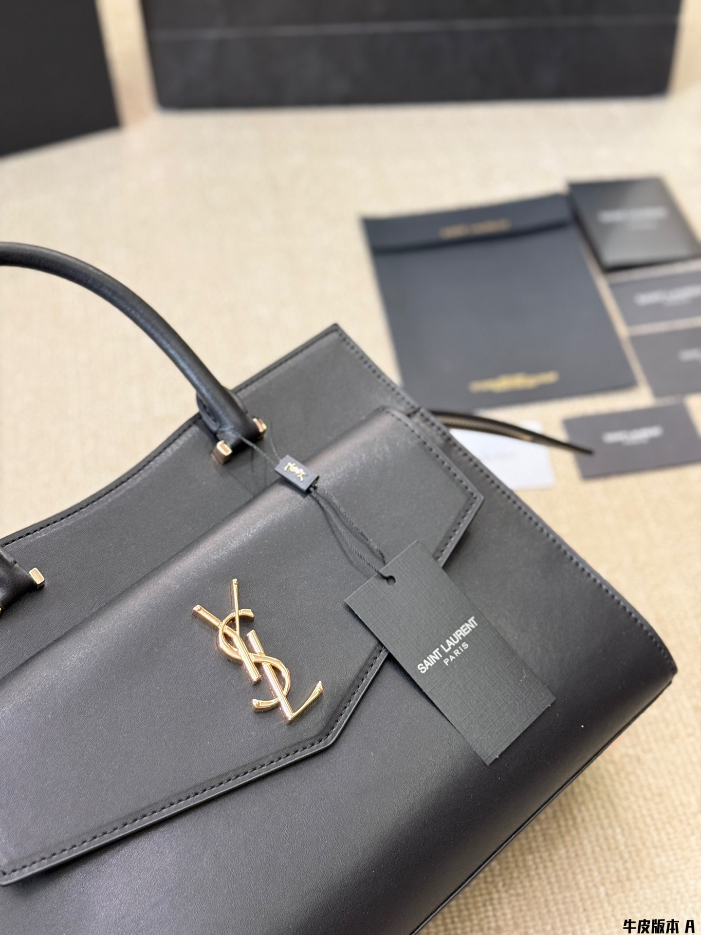 Y new arrival Uptown tote bag size: 30*25 cm