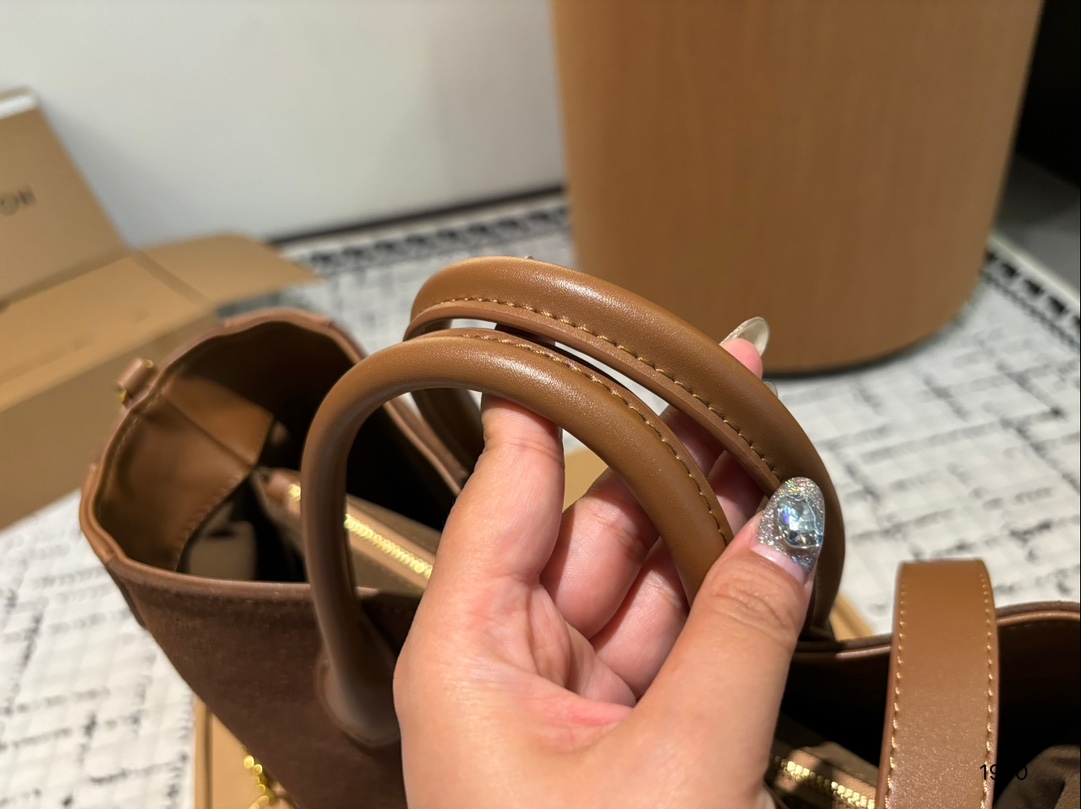 Y new arrival bucket tote bag size:32*22 cm