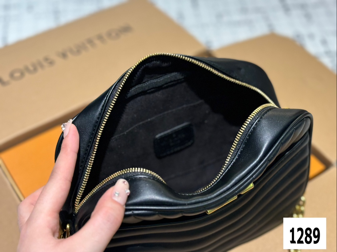 Louis new arrival wave bag size: 23 cm