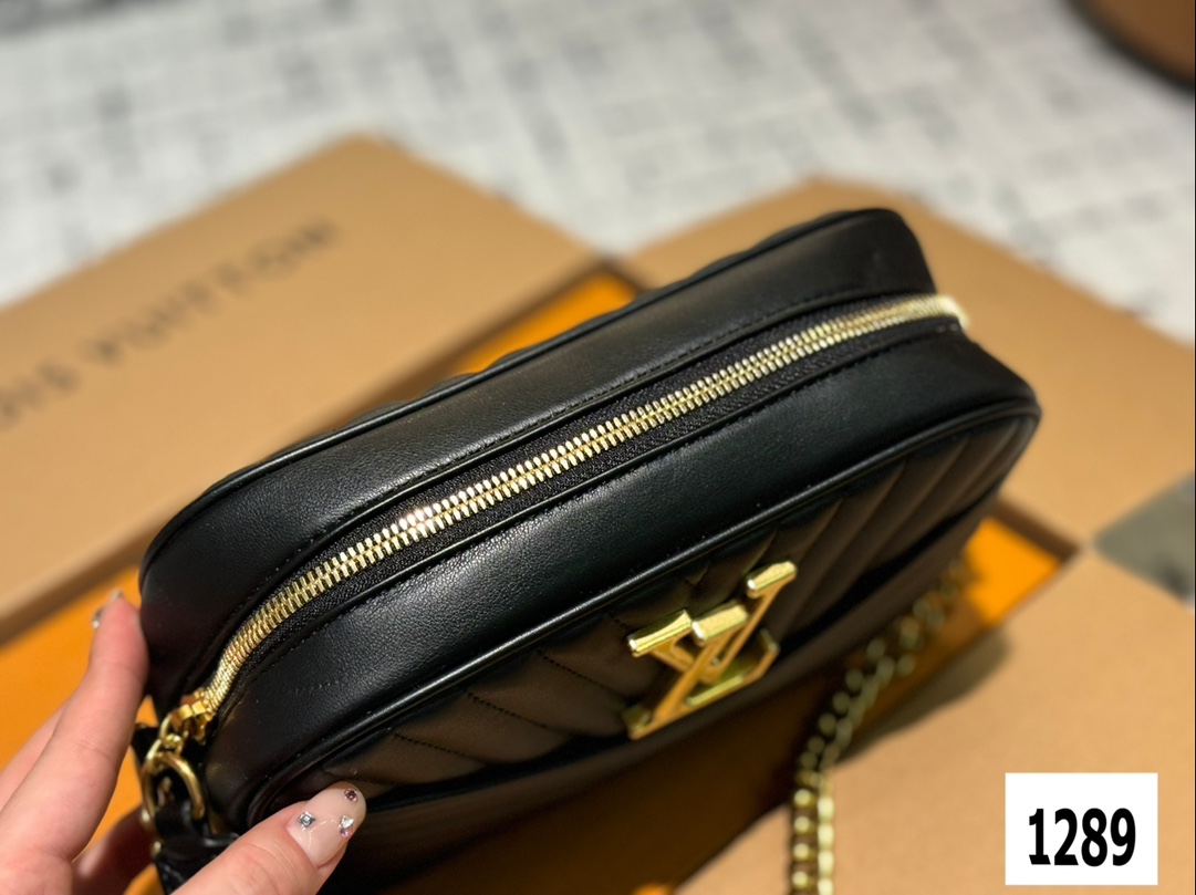 Louis new arrival wave bag size: 23 cm