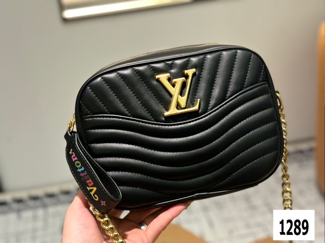 Louis new arrival wave bag size: 23 cm